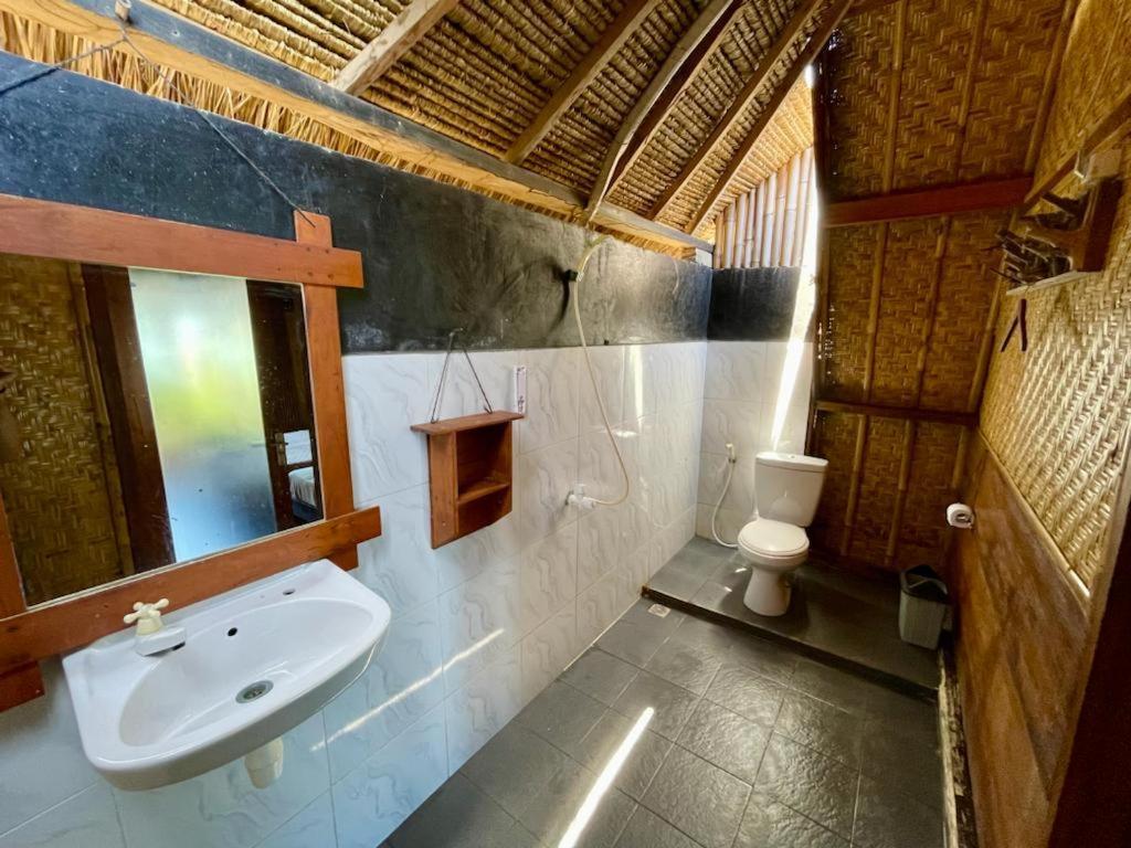 The Golden Ave Bungalow Gili Trawangan Exterior photo