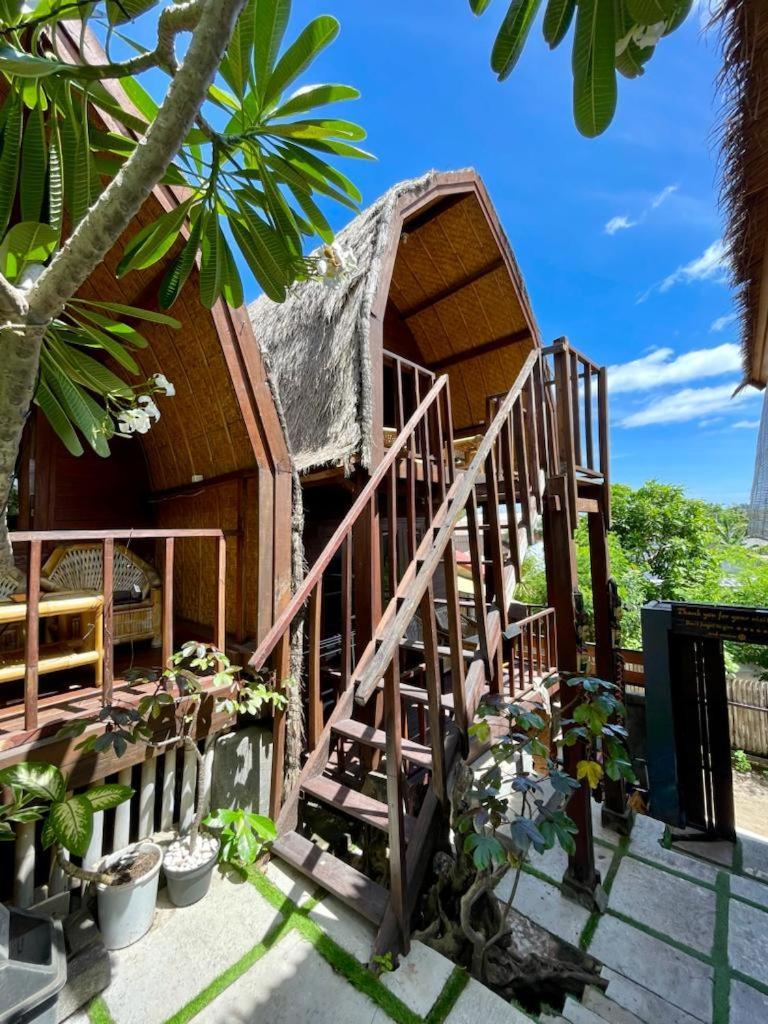 The Golden Ave Bungalow Gili Trawangan Exterior photo