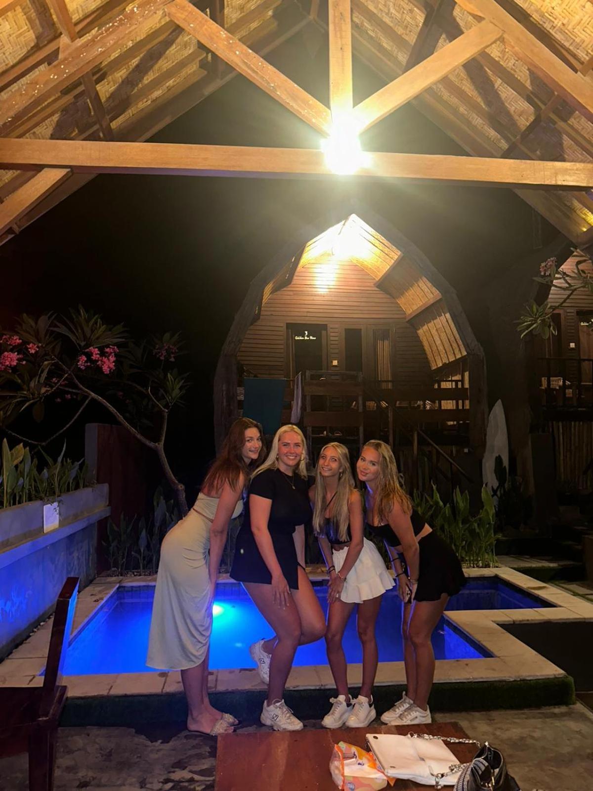 The Golden Ave Bungalow Gili Trawangan Exterior photo