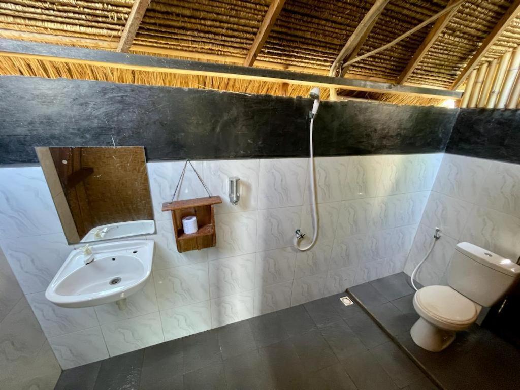 The Golden Ave Bungalow Gili Trawangan Room photo