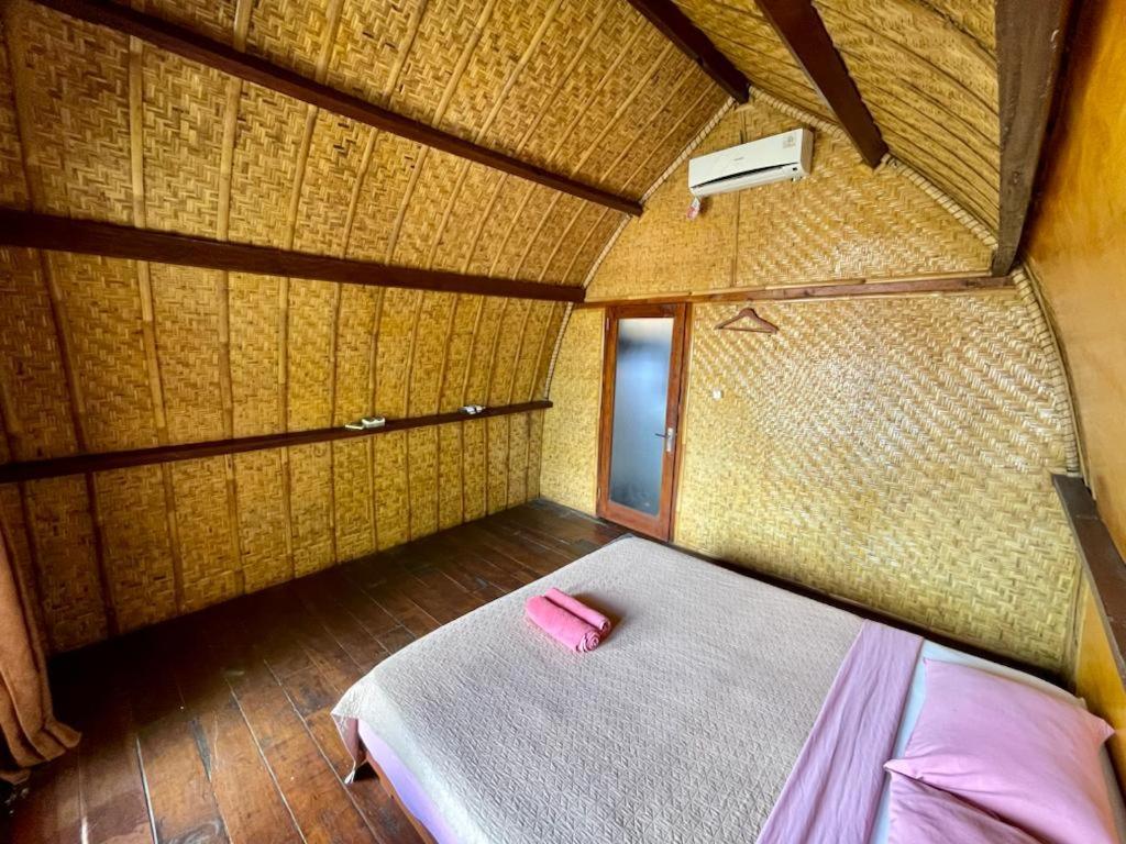 The Golden Ave Bungalow Gili Trawangan Room photo